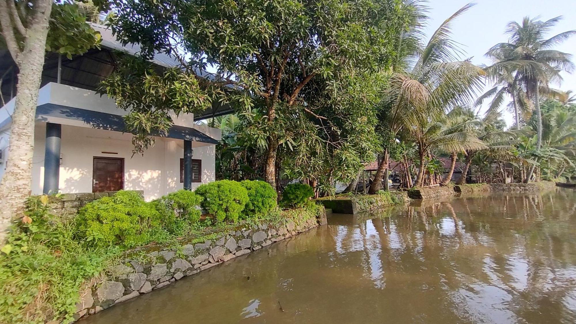 Valentine'S Rice Bowl Home Stay Alappuzha Bagian luar foto